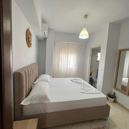 Helios Rooms Sarandë Esterno foto