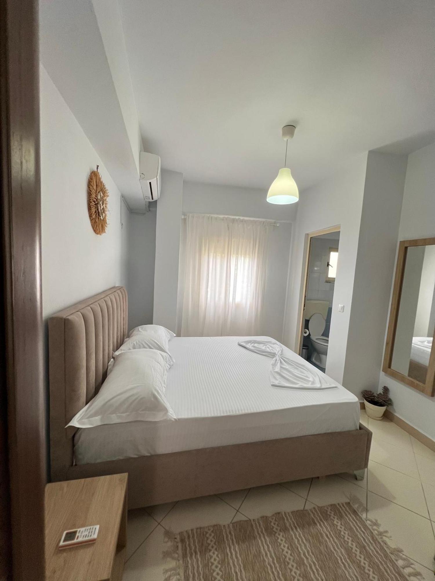 Helios Rooms Sarandë Esterno foto