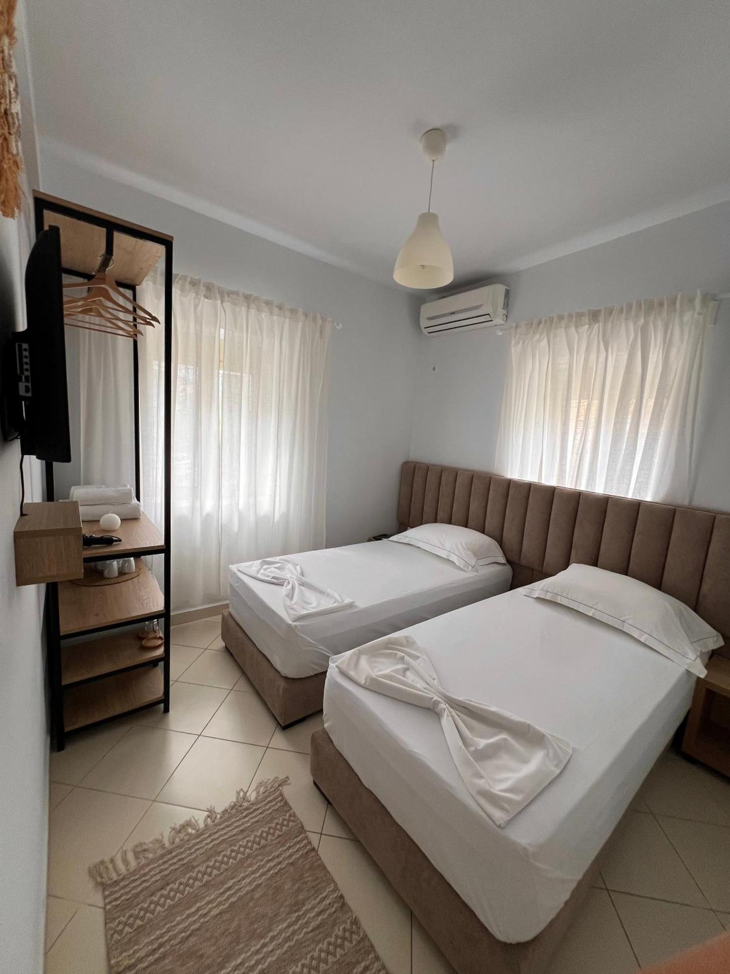 Helios Rooms Sarandë Esterno foto
