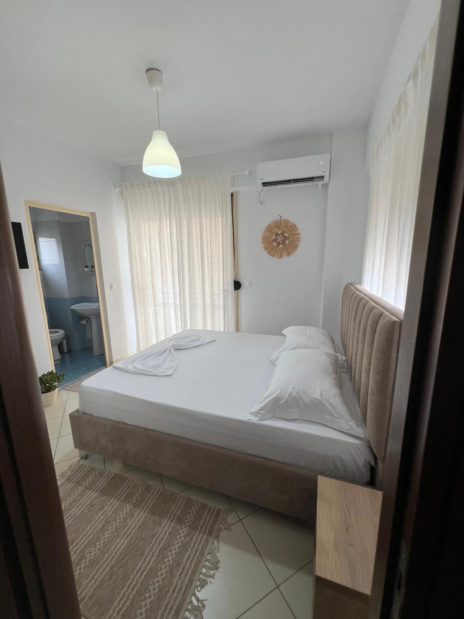 Helios Rooms Sarandë Esterno foto
