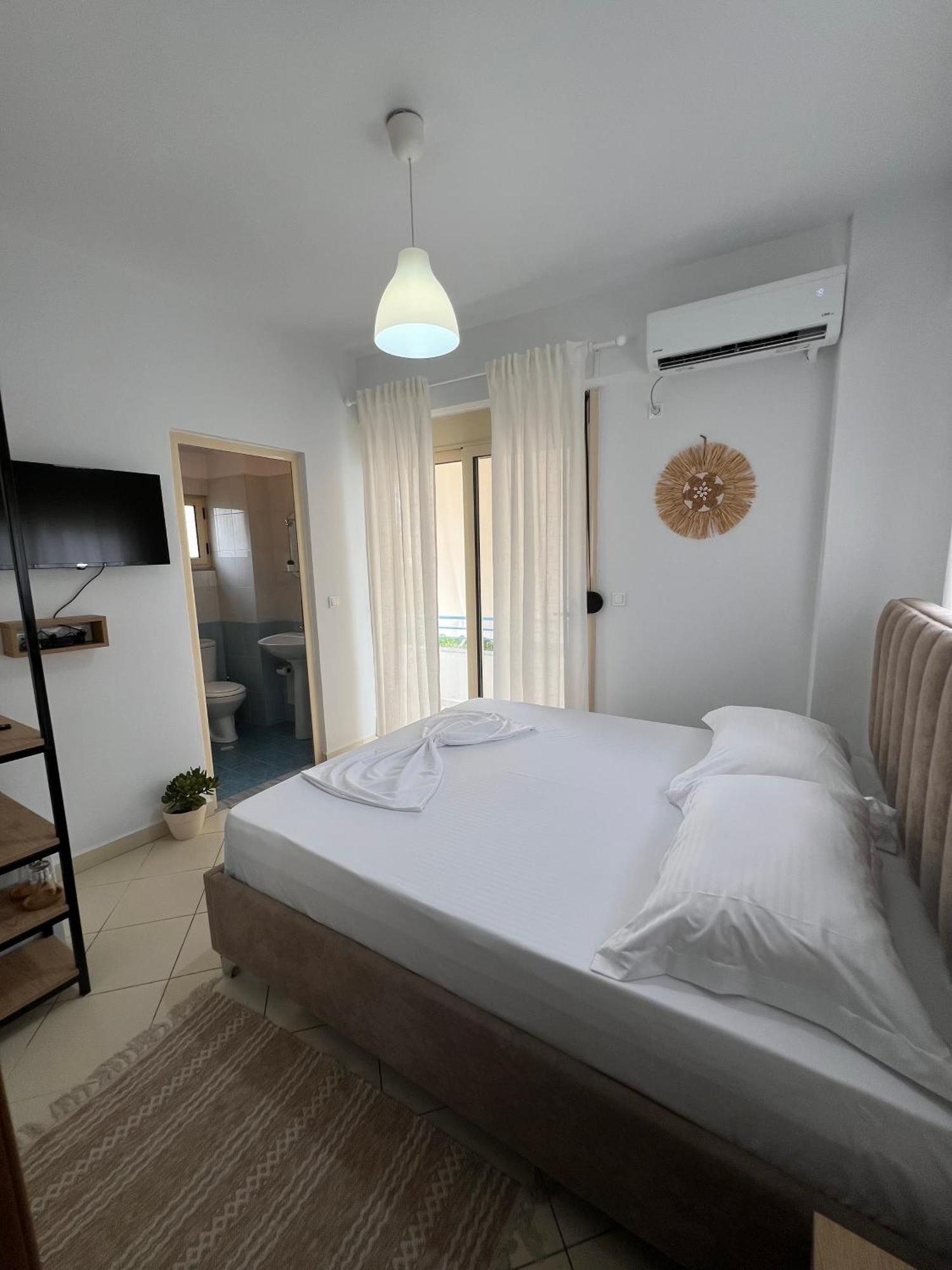 Helios Rooms Sarandë Esterno foto
