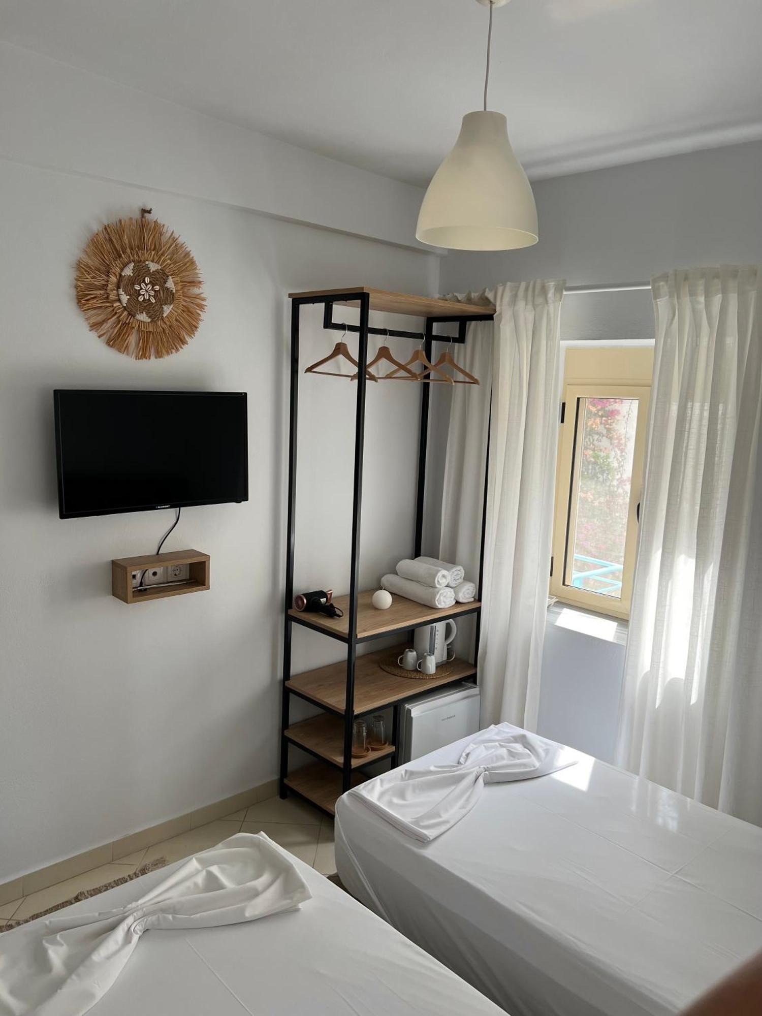 Helios Rooms Sarandë Esterno foto