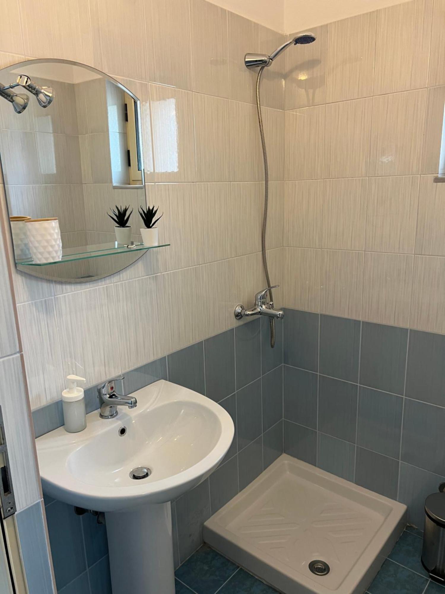 Helios Rooms Sarandë Esterno foto
