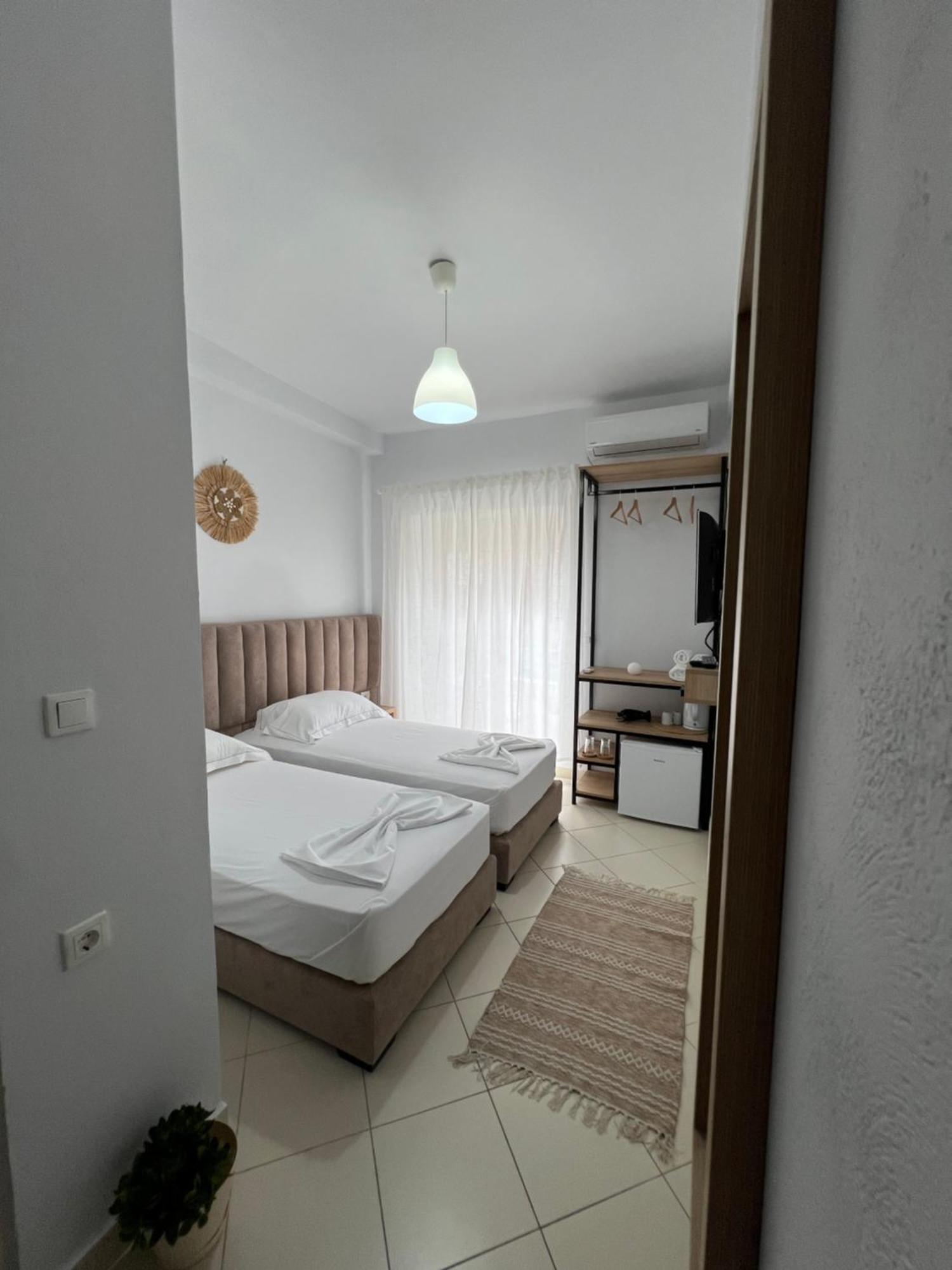 Helios Rooms Sarandë Esterno foto