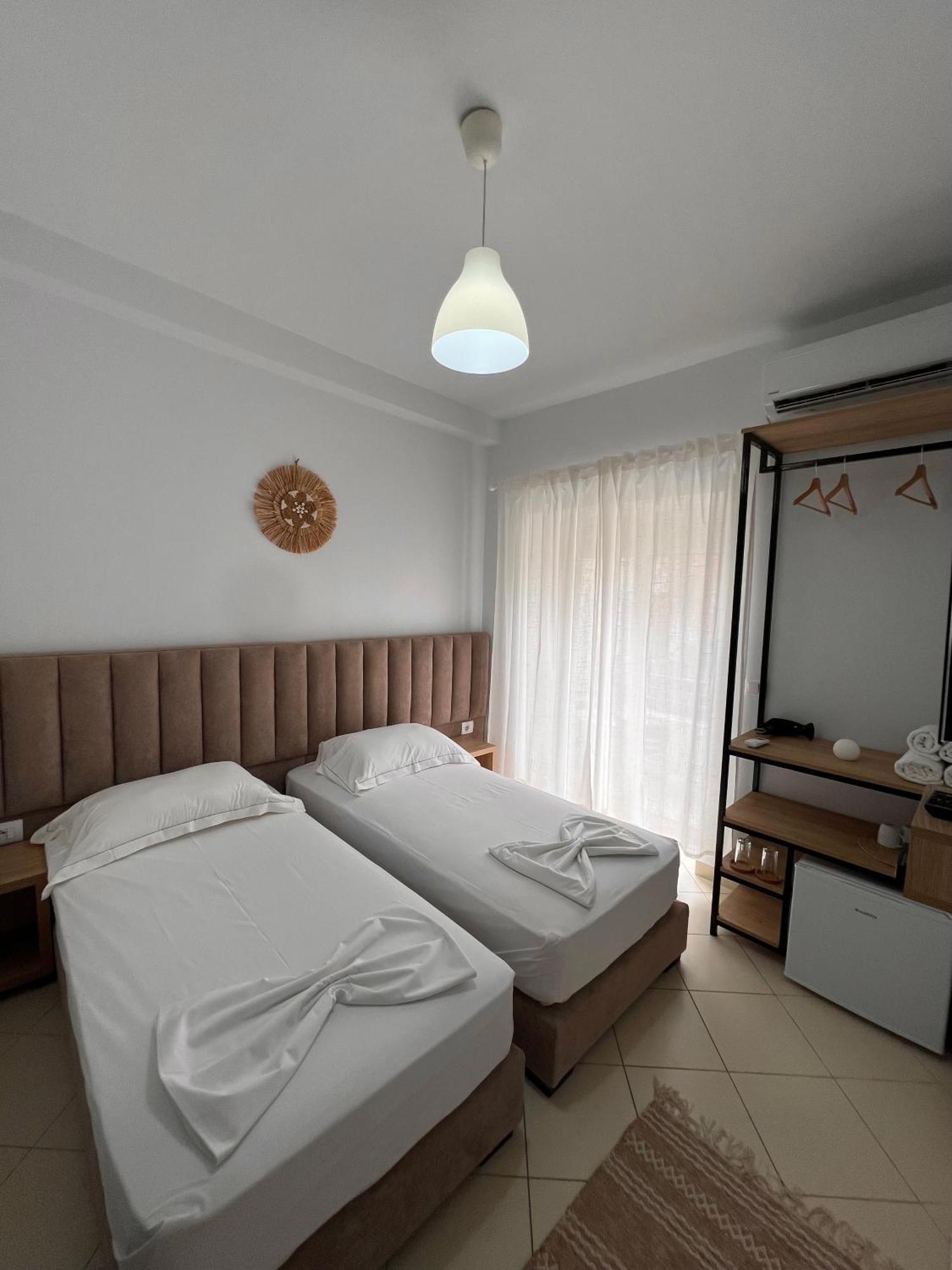 Helios Rooms Sarandë Esterno foto