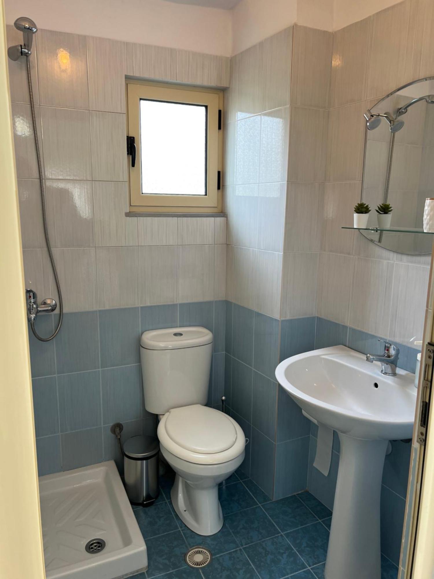 Helios Rooms Sarandë Esterno foto