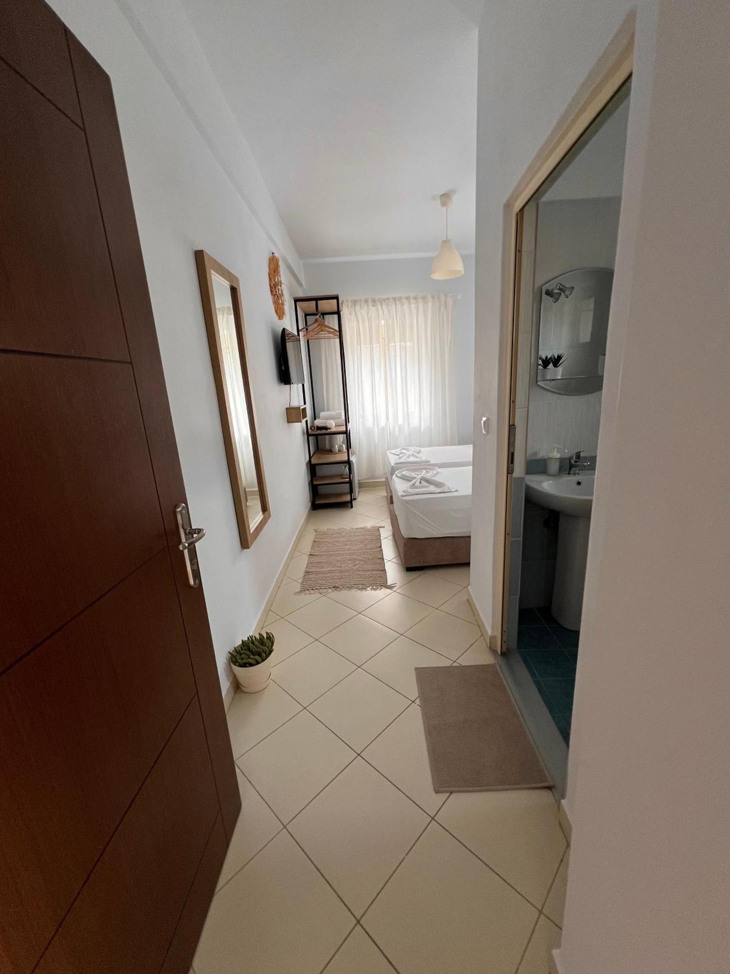 Helios Rooms Sarandë Esterno foto