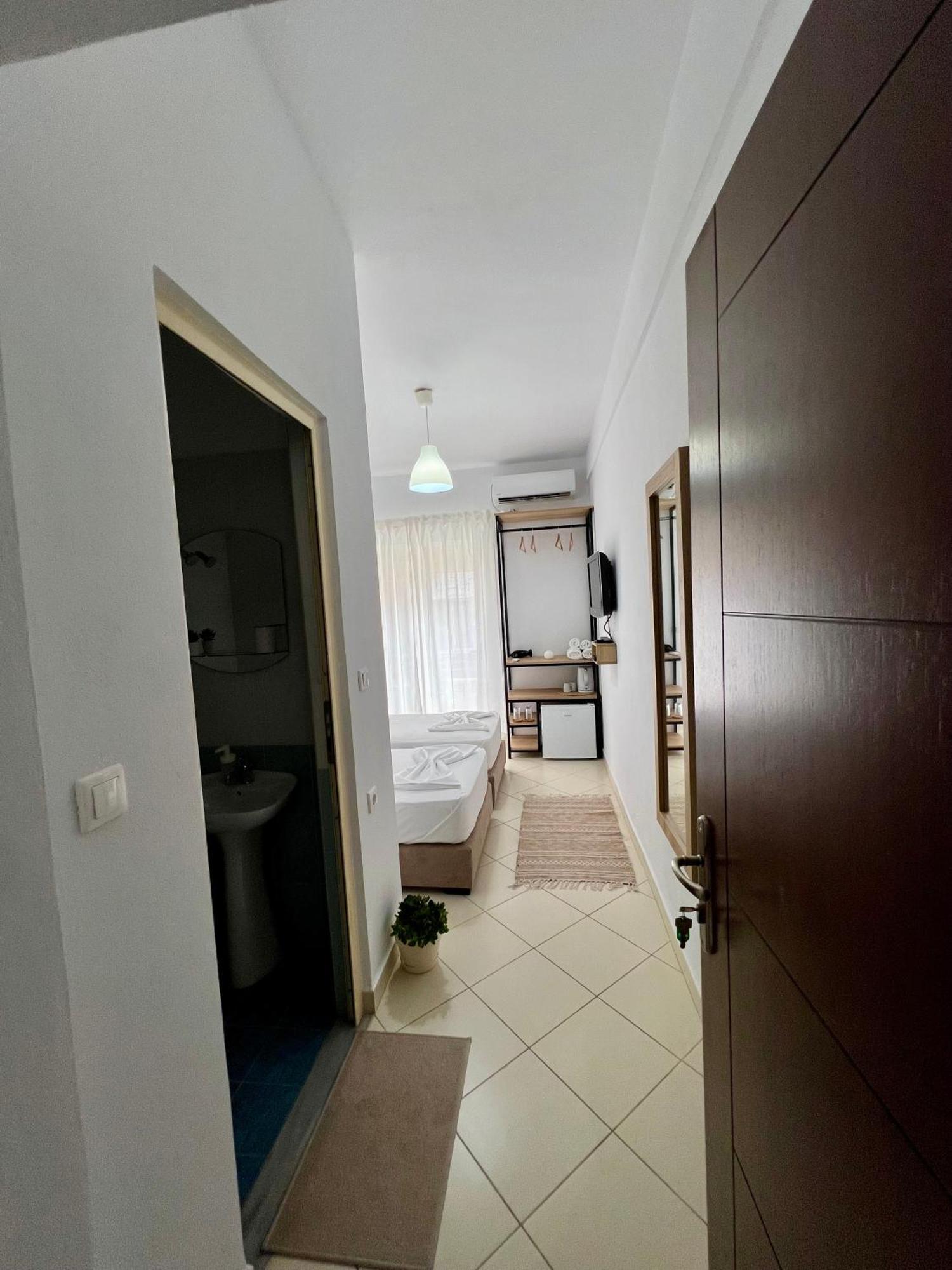 Helios Rooms Sarandë Esterno foto
