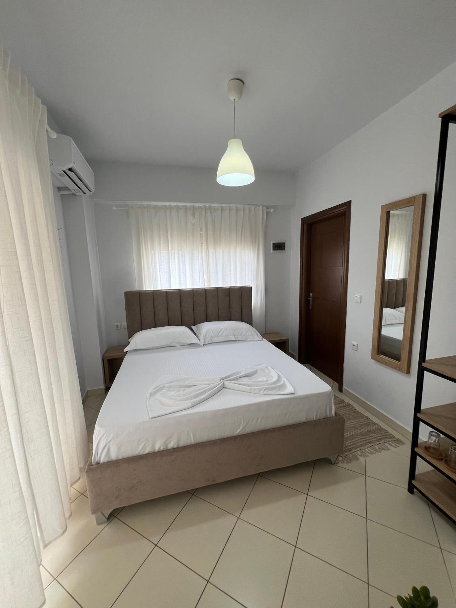 Helios Rooms Sarandë Esterno foto