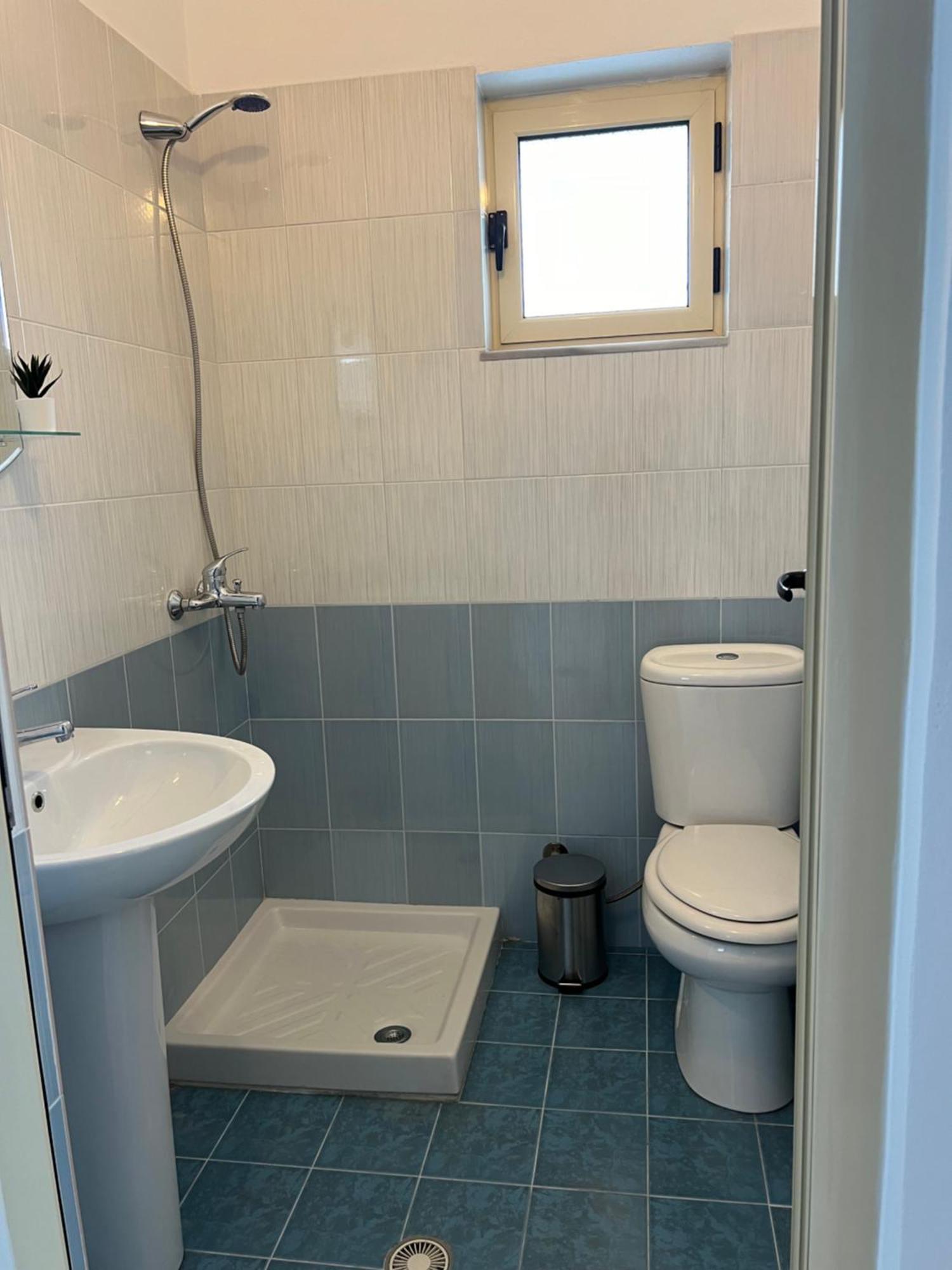 Helios Rooms Sarandë Esterno foto